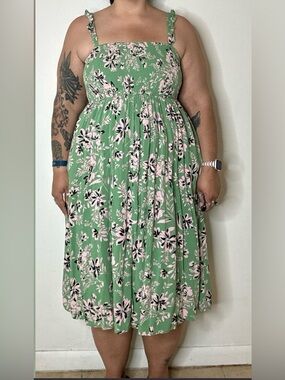 Torrid Smocked Green Floral Maxi Dress Size 1 (14/16) Adjustable Straps